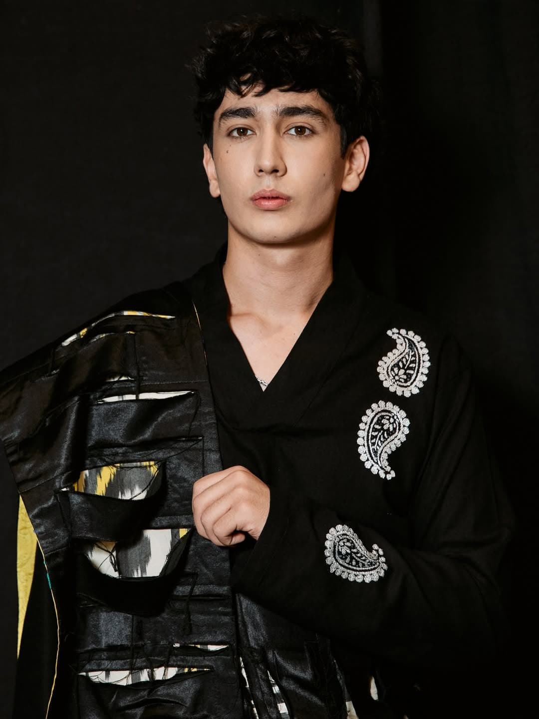 Noir Embroidered Set