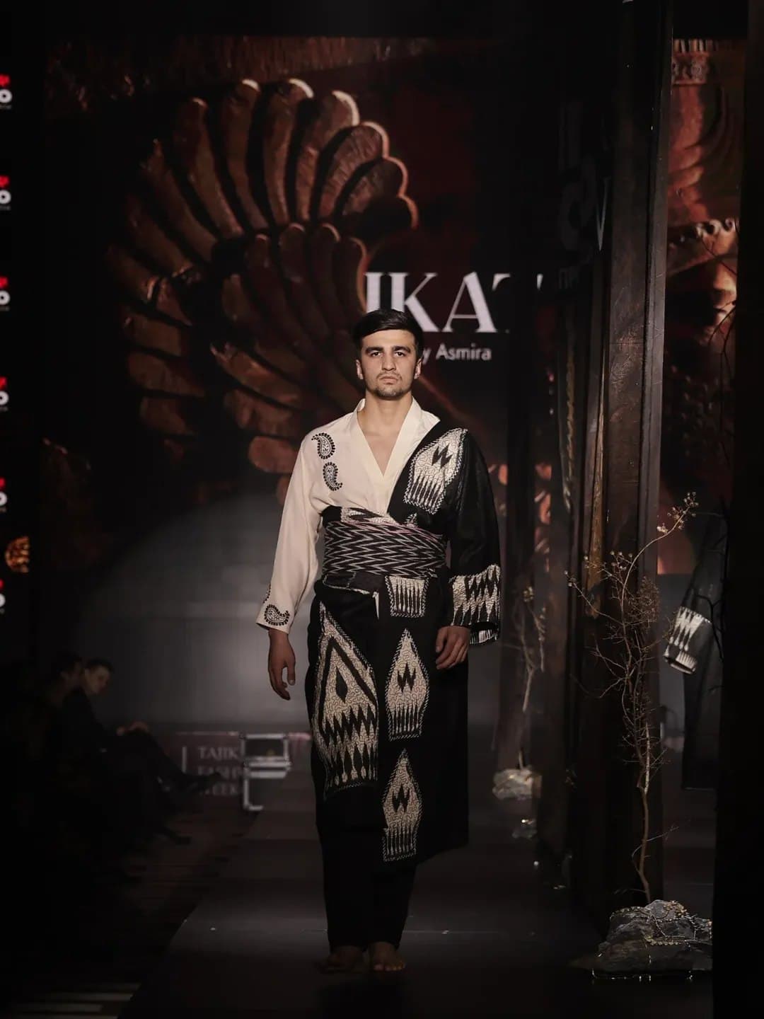 Monochrome Heritage Look